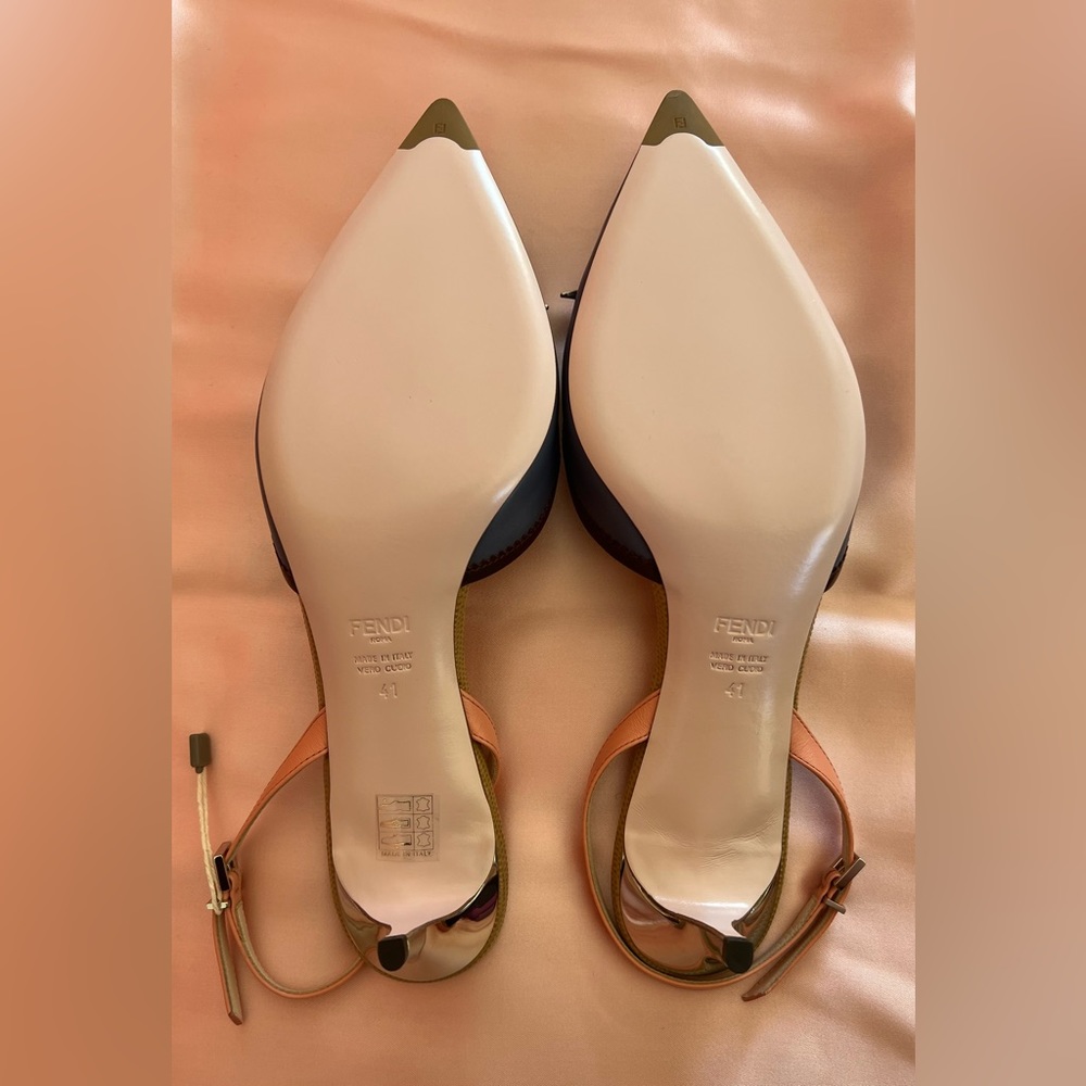 FENDI PUMPS💕HOST PICK💕 - Picture 15 of 16